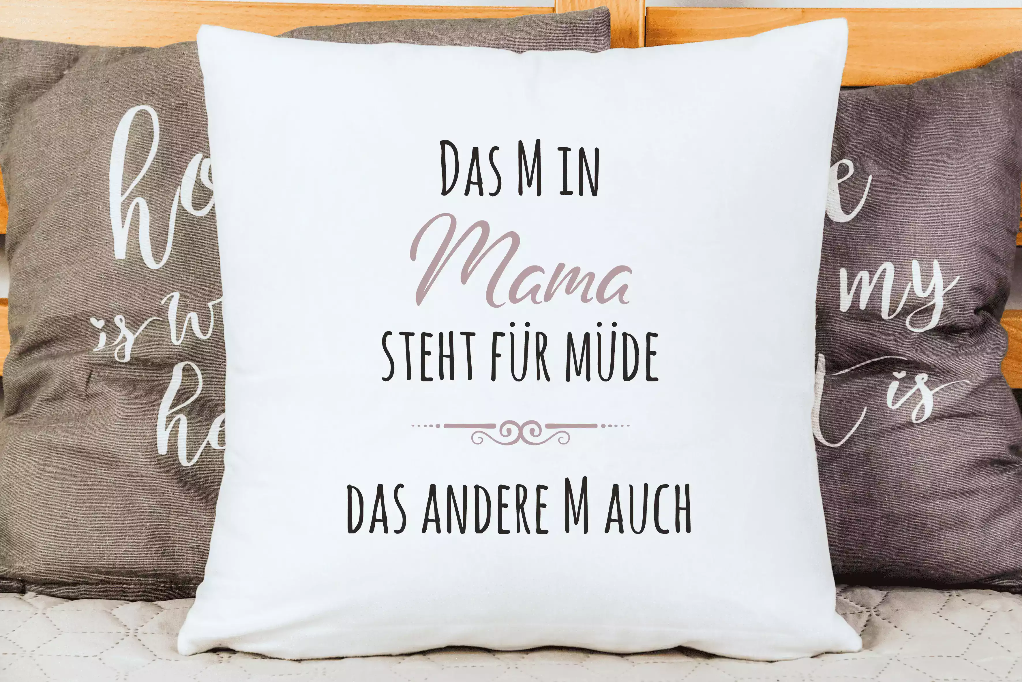 das M in Mama steht für müde | Polster/Kissen