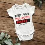 Windel wird beladen, bitte warten... | bedruckter Babybody