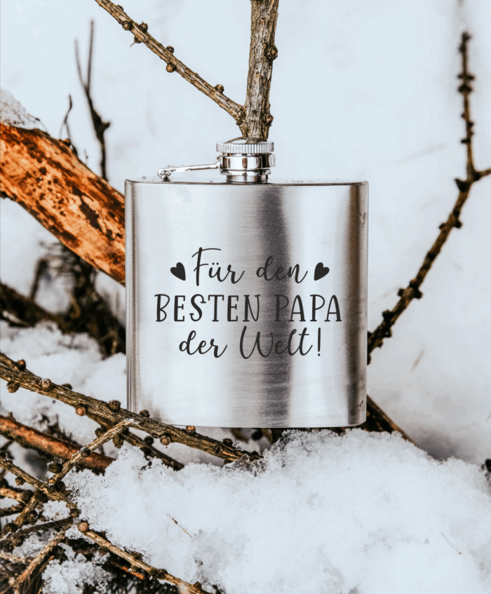 FM 33 Für den besten Papa der Welt_1920x1920 Für den besten Papa der Welt | gravierter Flachmann – Bild 1