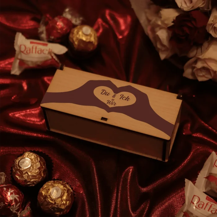 Holzbox Du und Ich closed_1920x1920 Du + Ich = Wir | Holzbox mit Ferrero Rocher – Bild 1