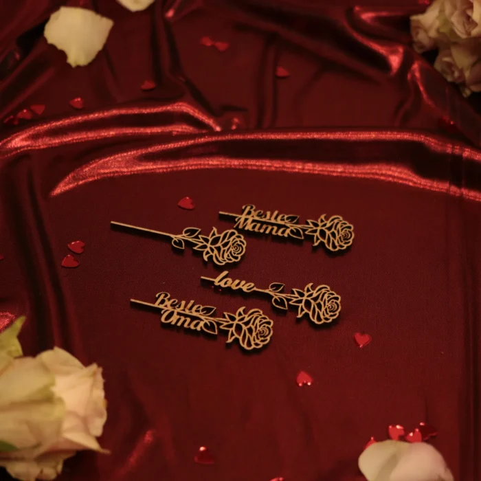 Holzbox mit Schokolade und personalisierter Holzrose – Bild 4