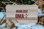 Mahlzeit Oma | graviertes Schneidebrett/Jausenbrett – Bild 2