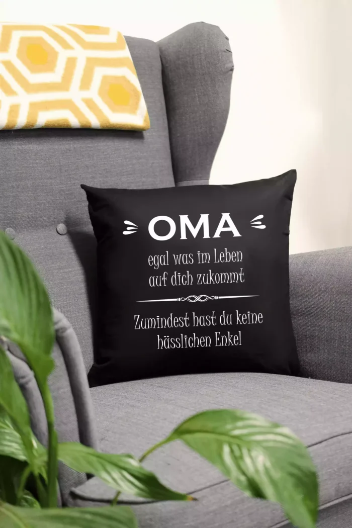 Kissen Oma 25 Keine Hässlichen Enkel Schwarz-min_1920x1920 Oma zumindest hast du keine hässlichen Enkel | Polster/Kissen – Bild 1
