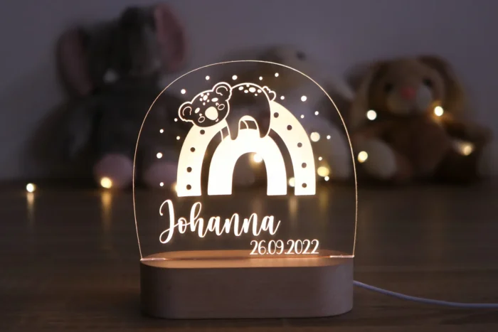 Koala Regenbogen_1920x1920 Personalisiertes Nachtlicht aus Acryl 02 – Bild 1