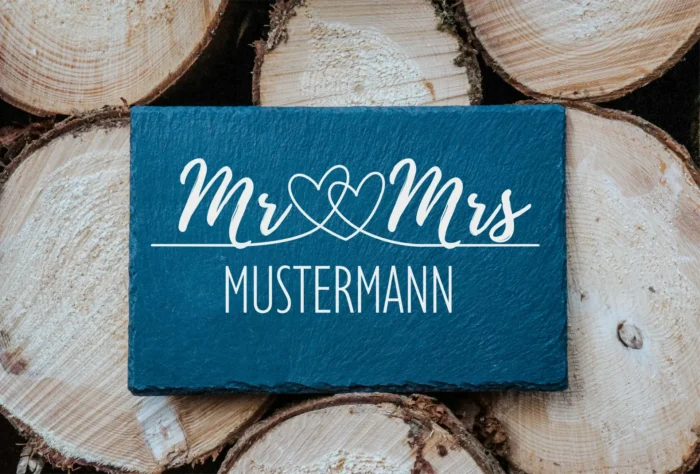 Mr und Mrs Wunschname | gravierte Schiefertafel – Bild 1