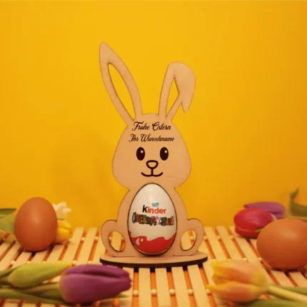 Osterhase mit Überraschungsei
