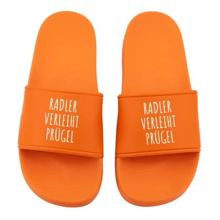 Badeschlappen | Radler verleiht Prügel