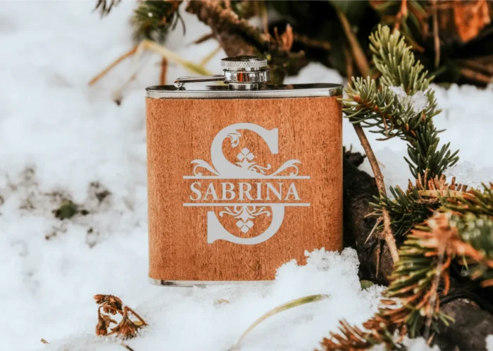 Monogramm Splitbuchstabe | gravierter Flachmann – Bild 2