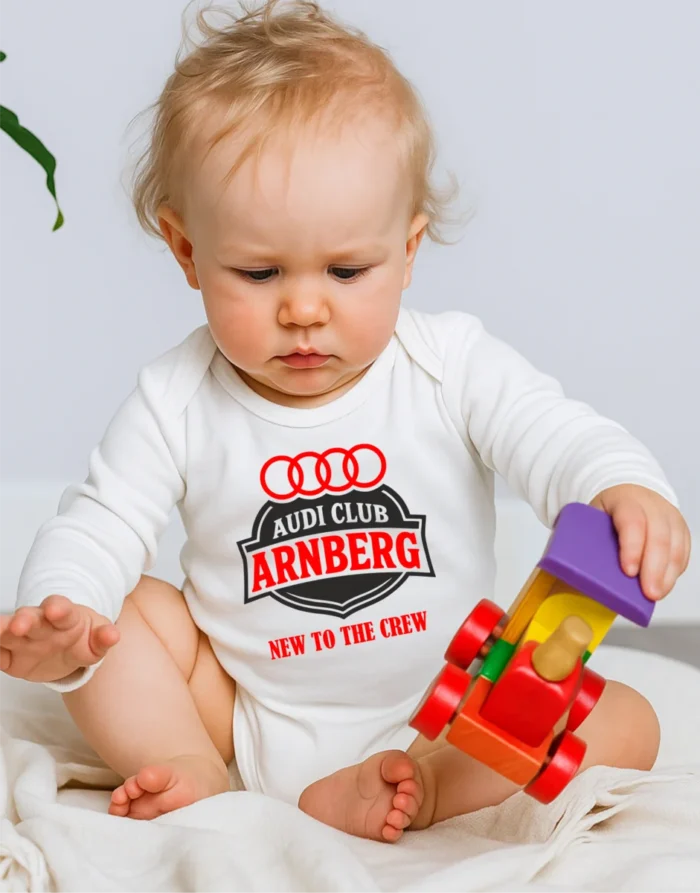 Audi Club Arnberg New to the Crew | bedruckter Babybody – Bild 3