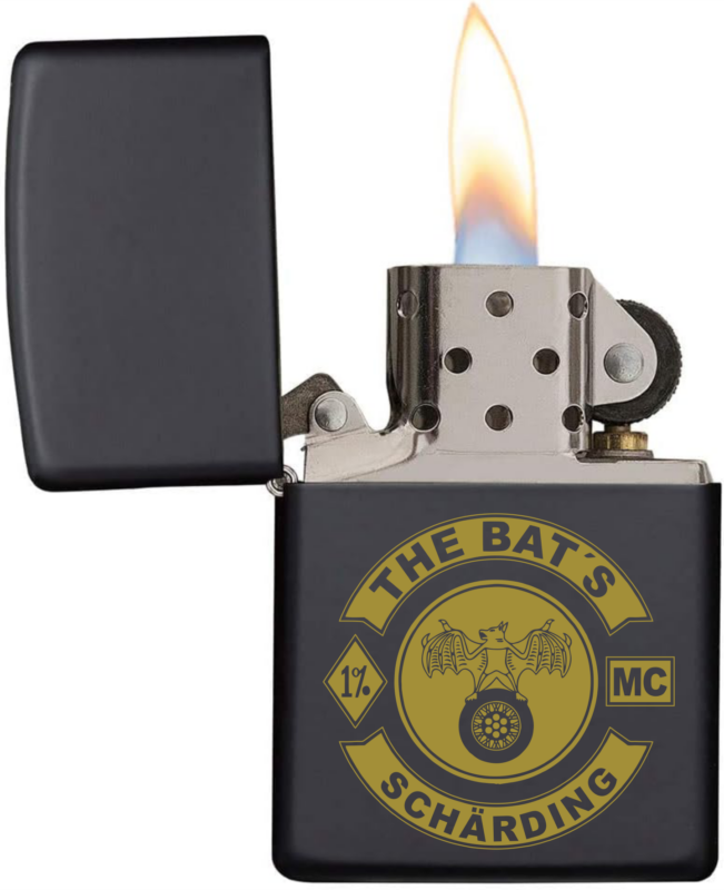 zippo bats2 The Bat`s MC | Zippo Black Matt graviert – Bild 1